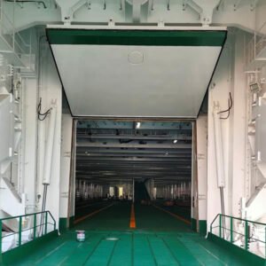 Hydraulic weathertight bow door