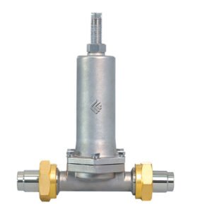 Low-temperature pressure reducing regulating valve